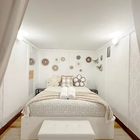 Con Jardin Y Parking En Santurce Apartment