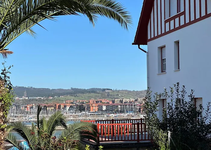 Con Jardín Y Parking En Santurce