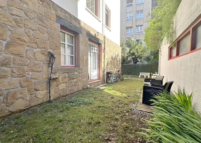 Con Jardin Y Parking En Santurce Apartment